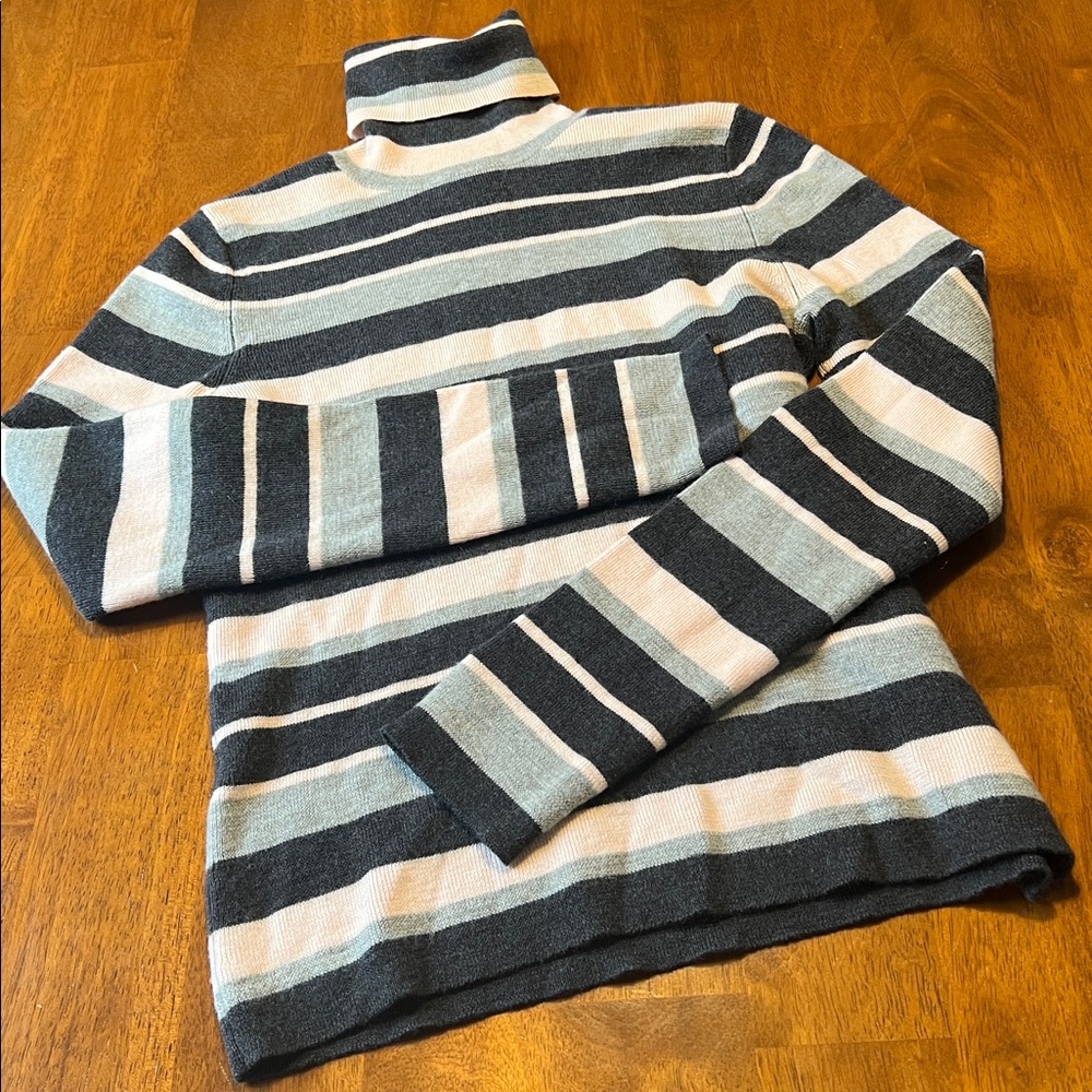 Banana Republic Gray and Pink Striped Merino Wool Turtle Neck Sweater Size M - Picture 12 of 15